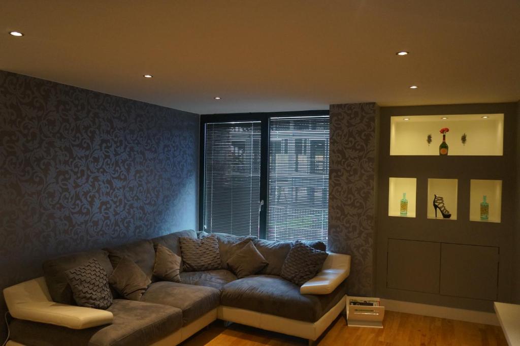 2 Bedroom Apartment - Close to Piccadilly Train Station / Edge of the Northern Quarter